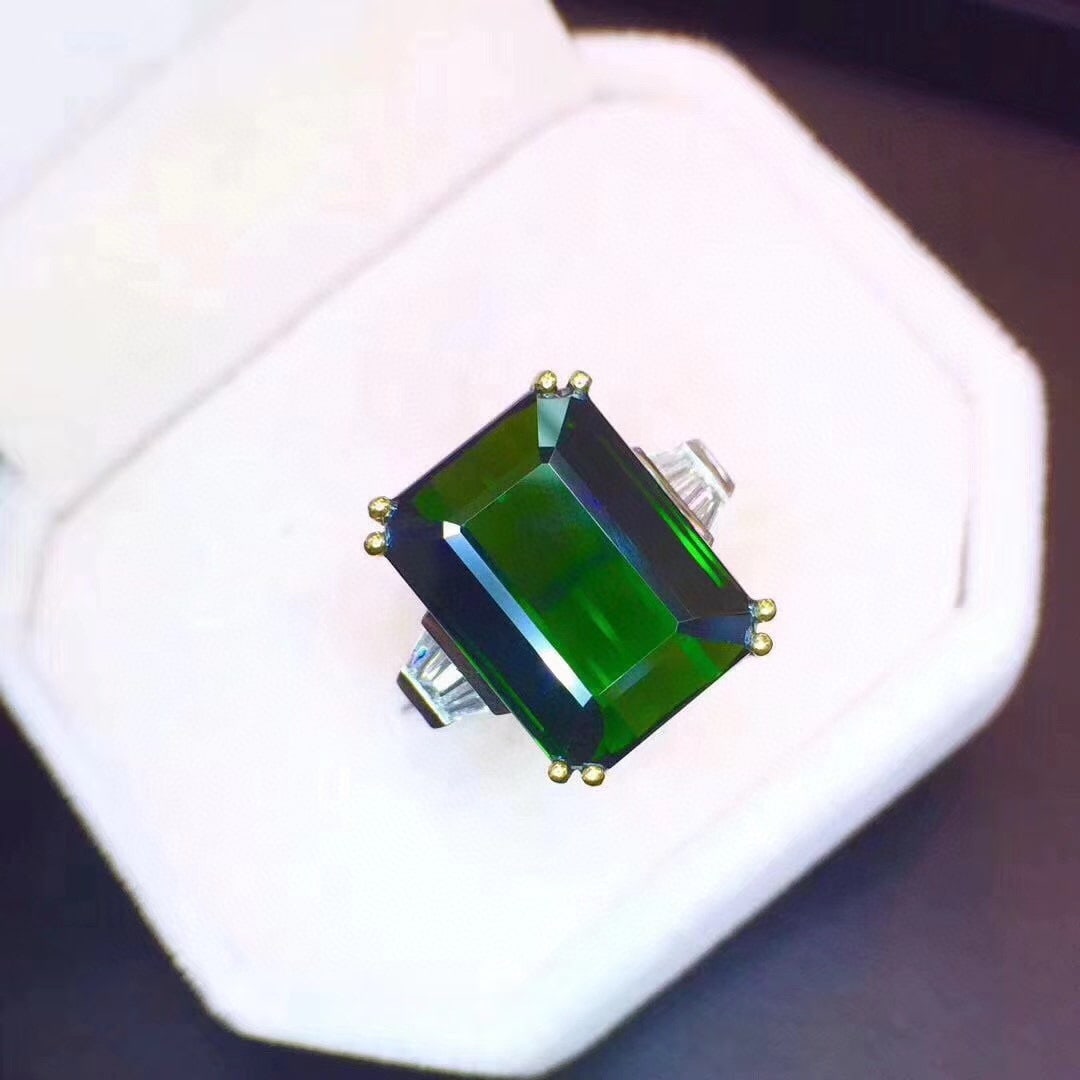 14k Gold 12.7 Ct Natural Tourmaline & Diamond Ring: Ref:231001075 // gold content:14k gold // ring size:7. 25us // // main gemstone:tourmaline // shape:octagonal // carat weight:12. 7ct // color:green // treatment:natural // // adjacent gemstone 2 :