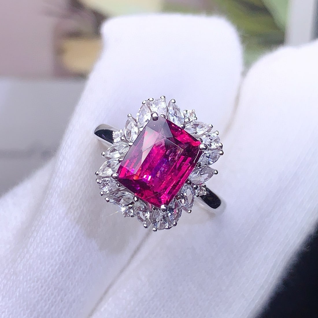 14k Gold 2.78 Ctw Natural Tourmaline & Sapphire Ring: Ref:231001079 // gold content:14k gold // ring size:7. 25us // // main gemstone:tourmaline // shape:cushion // carat weight:2. 1ct // color:red // treatment:natural // // adjacent gemstone 2 :
