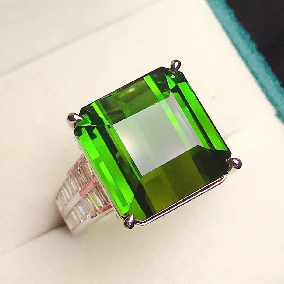 14k Gold 22.86 Ct Natural Tourmaline & Diamond Ring: Ref:231001084 // gold content:14k gold // ring size:8us // // main gemstone:tourmaline // shape:octagonal // carat weight:22. 86ct // color:green // treatment:natural // // adjacent gemstone 2 :