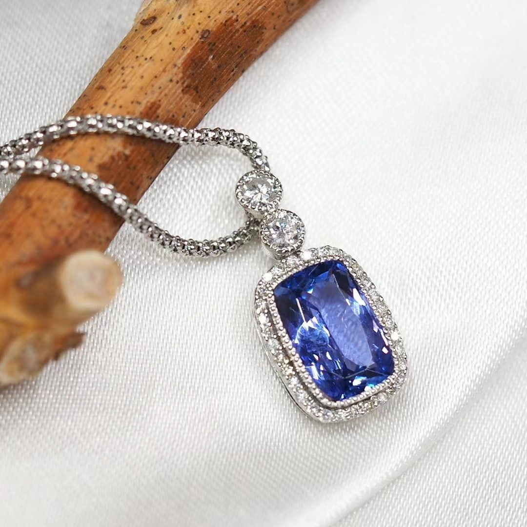 14k Gold 2.24 Ctw Natural Tanzanite & Diamond Necklace: Ref:231001089 // gold content:14k gold // main gemstone:tanzanite // shape:cushion // carat weight:1. 99ct // color:blue // treatment:natural // // adjacent gemstone 2 : diamond // shape:round //