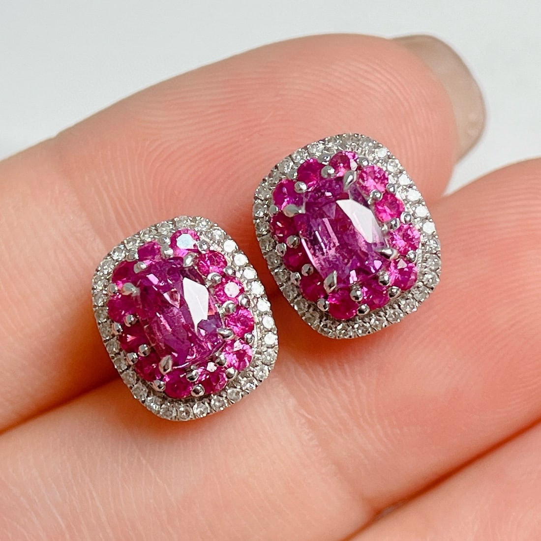 14k Gold 1.67 Ct Natural Sapphire & Diamond Earrings: Ref:231001094 // gold content:14k gold // main gemstone:sapphire // shape:cushion & round // carat weight:1. 67ct // color:pink // treatment:natural // // adjacent gemstone 2 : diamond // number of