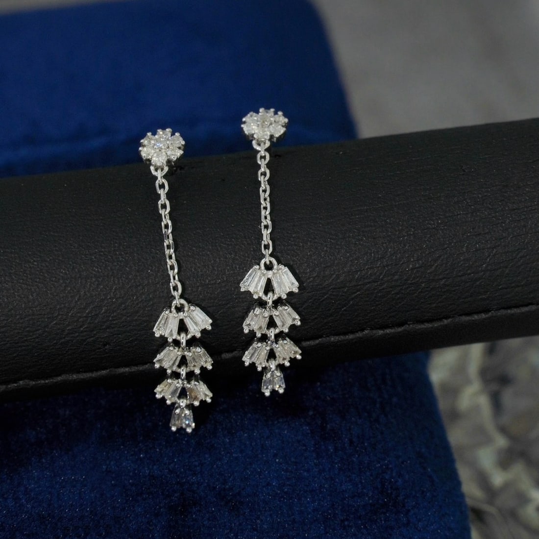 14k Gold 0.56 Ct Natural H Diamond Earrings: Ref:231001095 // gold content:14k gold // main gemstone:diamond // shape:baguette // carat weight:0. 56ct // clarity grade:vs-si // color:h // treatment:natural // Condition: New Low Estimate: