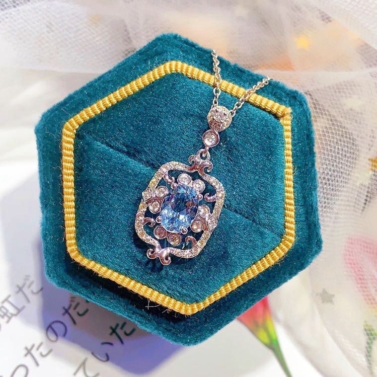 14k Gold 0.7 Ct Natural Aquamarine & Diamond Necklace: Ref:231001097 // gold content:14k gold // main gemstone:aquamarine // shape:oval // carat weight:0. 7ct // color:blue // treatment:natural // // adjacent gemstone 2 : diamond // shape:round // clarity