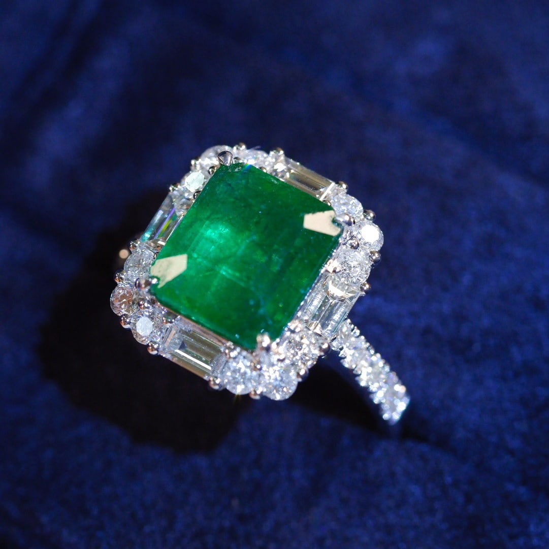 14k Gold 4.12 Ctw Natural Emerald & Diamond Ring - 2