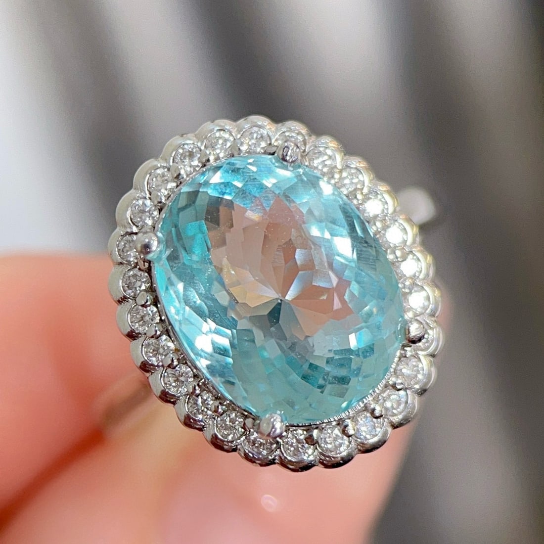 14k Gold 4.69 Ctw Natural Aquamarine & Diamond Ring: Ref:231001105 // gold content:14k gold // ring size:7. 25us // // main gemstone:aquamarine // shape:oval // carat weight:4. 43ct // color:blue // treatment:natural // // adjacent gemstone 2 : diamond