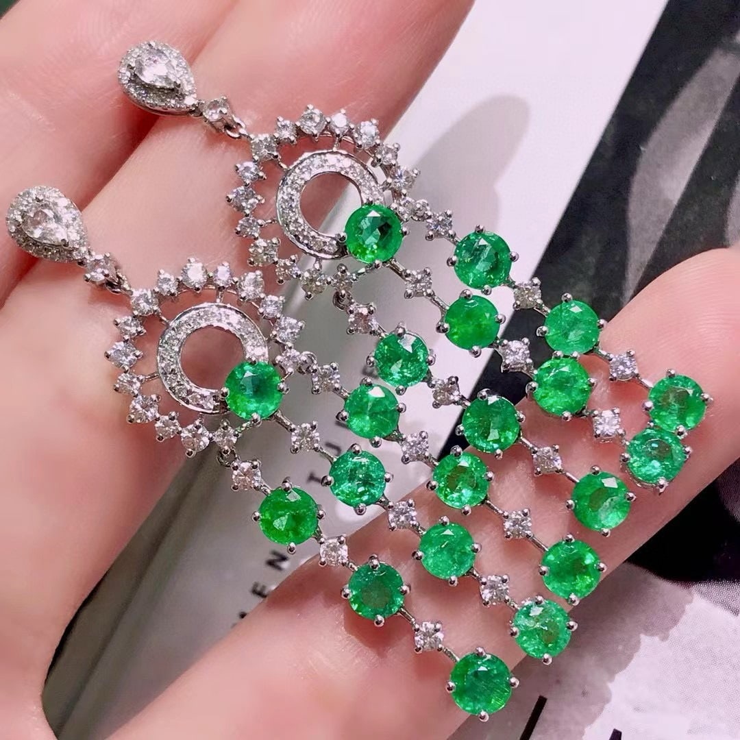 14k Gold 5.4 Ct Natural Emerald & Diamond Earrings: Ref:231001107 // gold content:14k gold // main gemstone:emerald // shape:round // carat weight:5. 4ct // color:green // treatment:natural // cut grade:g // // adjacent gemstone 2 : diamond & sapphire 