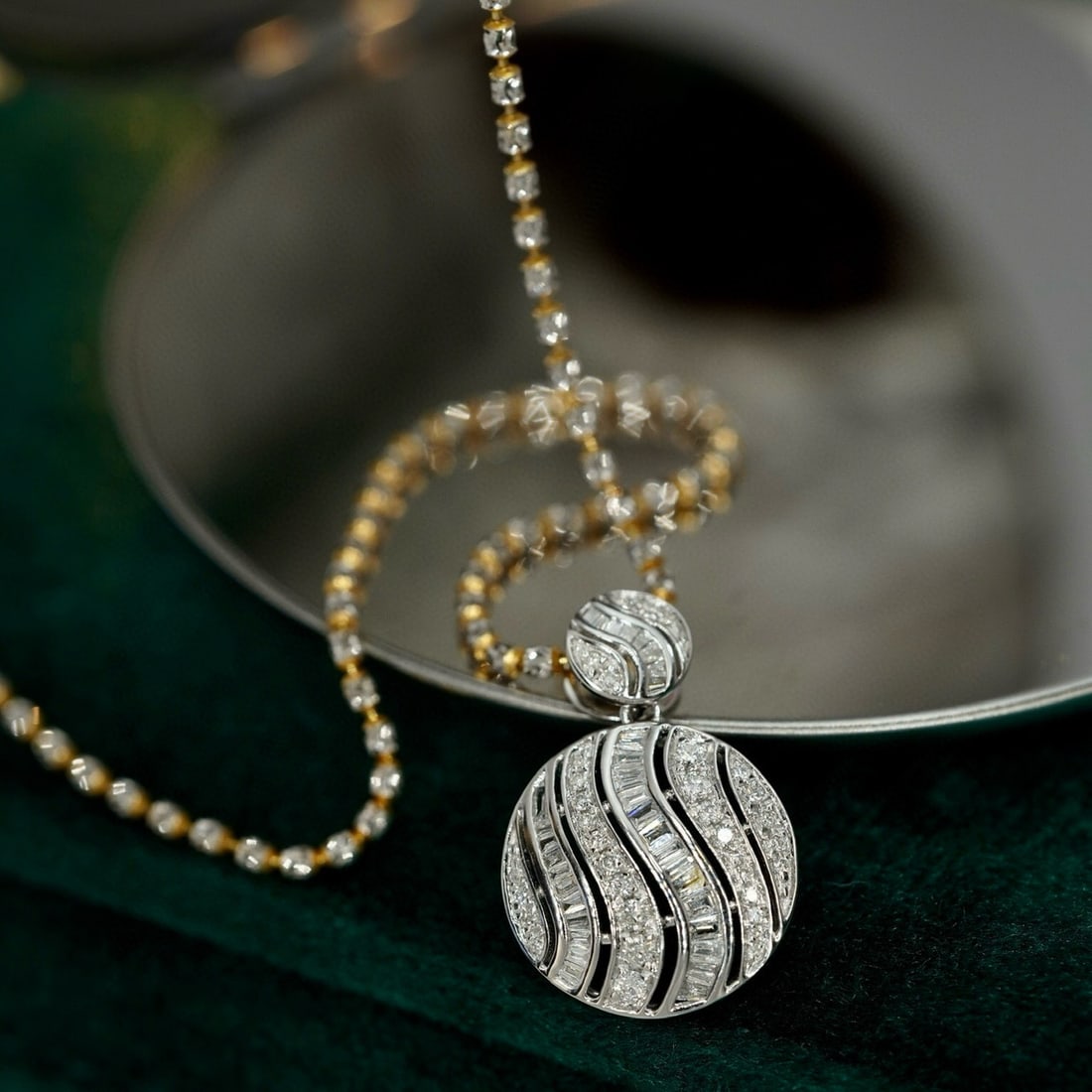 14k Gold 0.38 Ct Natural H Diamond Pendant( Without Chain ): Ref:231001108 // gold content:14k gold // main gemstone:diamond // shape:multiply // carat weight:0. 38ct // clarity grade:vs-si // color:h // treatment:natural // Condition: New Low Estimate: