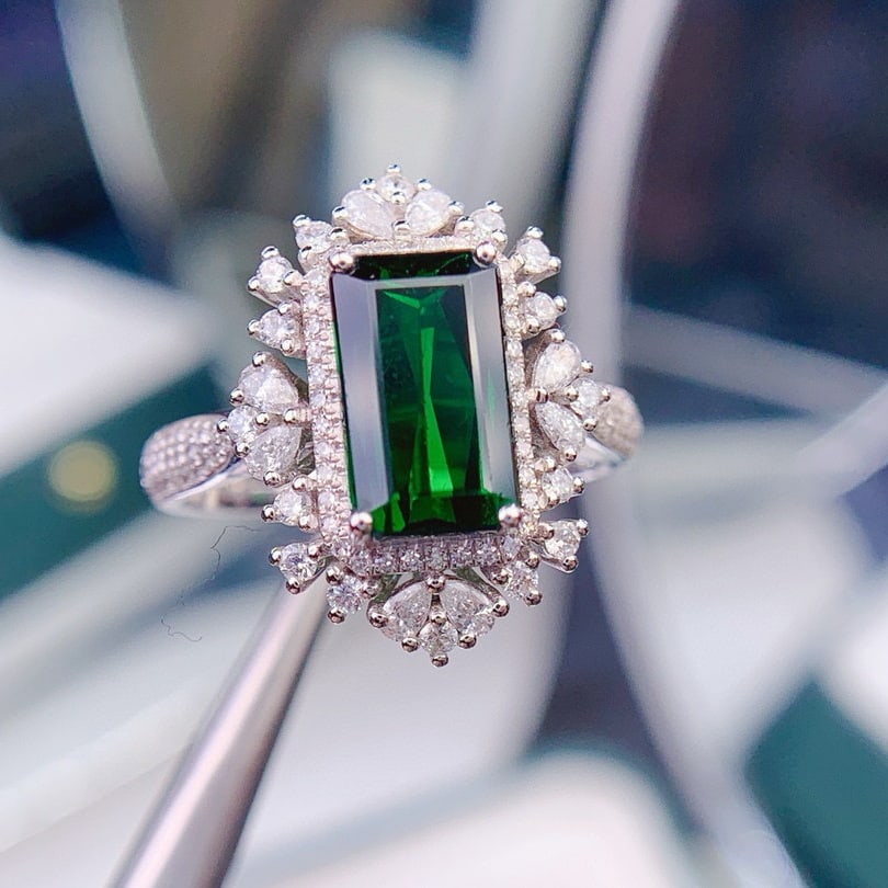 14k Gold 3.39 Ct Natural Tourmaline & Diamond Ring: Ref:231001110 // gold content:14k gold // ring size:7. 25us // // main gemstone:tourmaline // shape:octagonal // carat weight:3. 39ct // color:green // treatment:natural // // adjacent gemstone 2 :