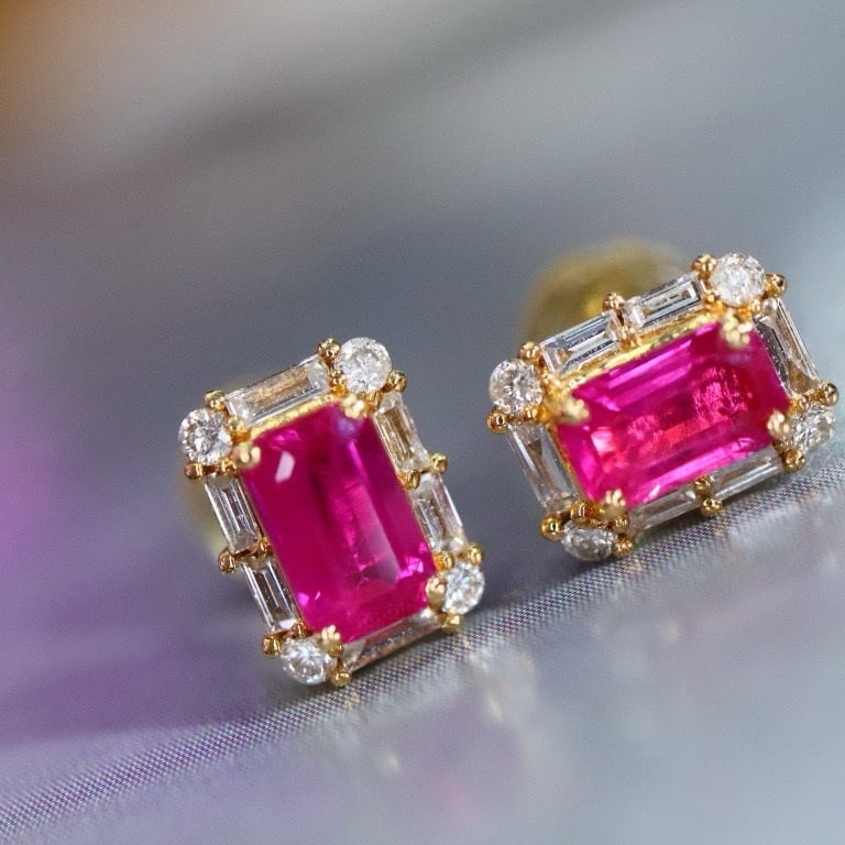 14k Gold 0.92 Ctw Natural Ruby & Diamond Earrings: Ref:231001111 // gold content:14k gold // main gemstone:ruby // shape:octagonal // carat weight:0. 7ct // color:red // treatment:natural // // adjacent gemstone 2 : diamond // shape:multiply // carat