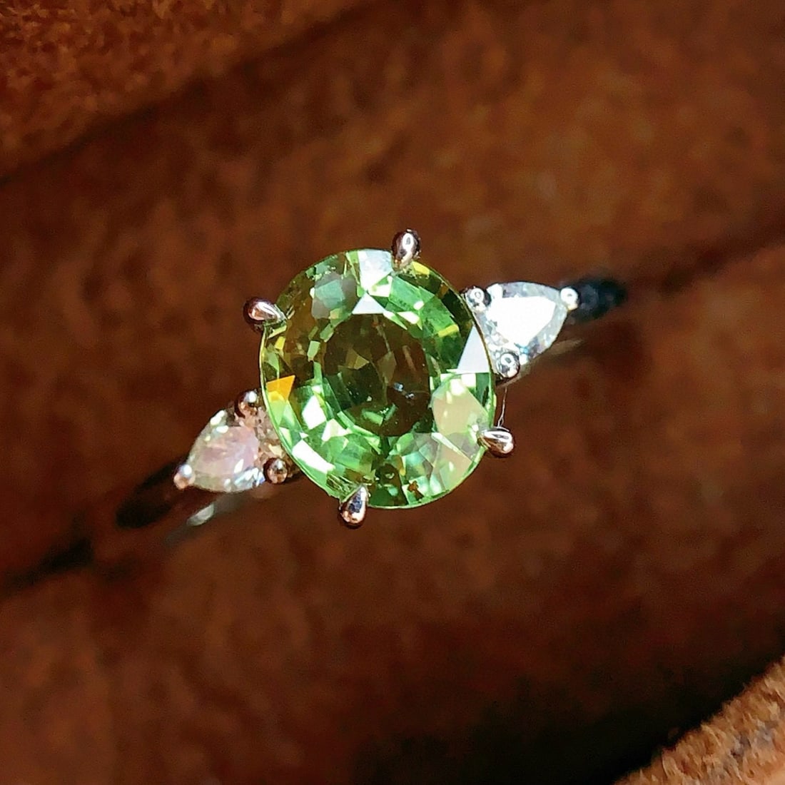 14k Gold 1.25 Ct Natural Sapphire & Diamond Ring: Ref:231001120 // gold content:14k gold // ring size:7. 25us // // main gemstone:sapphire // shape:oval // carat weight:1. 25ct // color:green // treatment:natural // // adjacent gemstone 2 : diamond