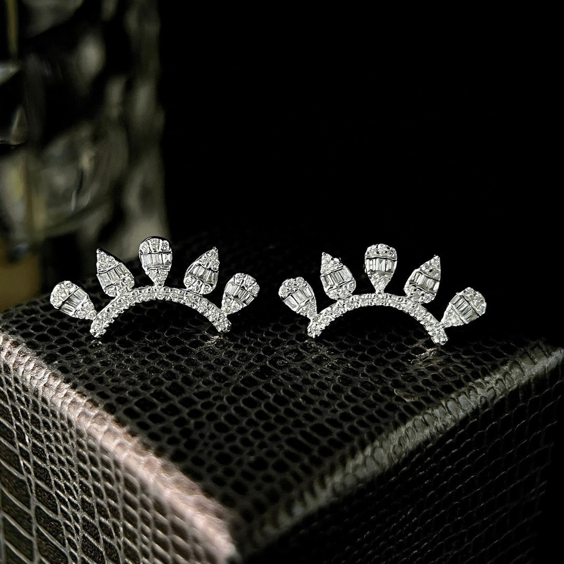 14k Gold 0.4 Ct Natural H Diamond Earrings: Ref:231001125 // gold content:14k gold // main gemstone:diamond // shape:multiply // carat weight:0. 4ct // clarity grade:vs-si // color:h // treatment:natural // Condition: New Low Estimate: 1800.00