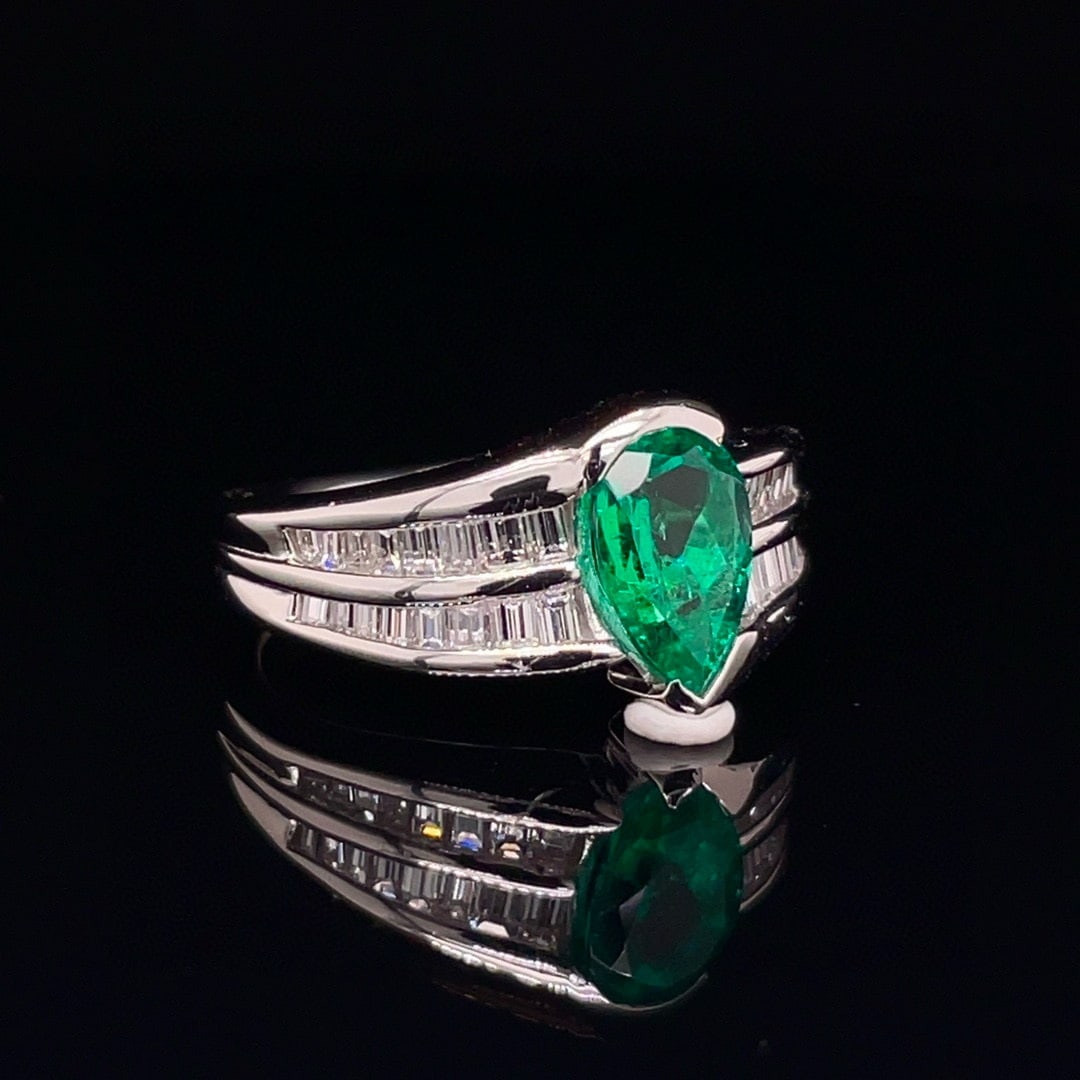 14k Gold 1.90 Ctw Natural Emerald & Diamond Ring - 2