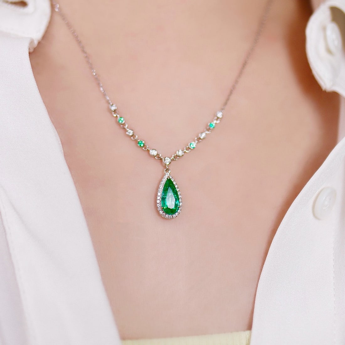 14k Gold 1.47 Ctw Natural Emerald & Diamond Necklace - 2