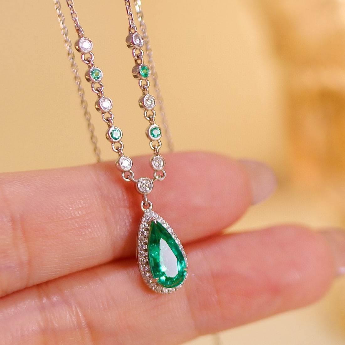 14k Gold 1.47 Ctw Natural Emerald & Diamond Necklace - 4