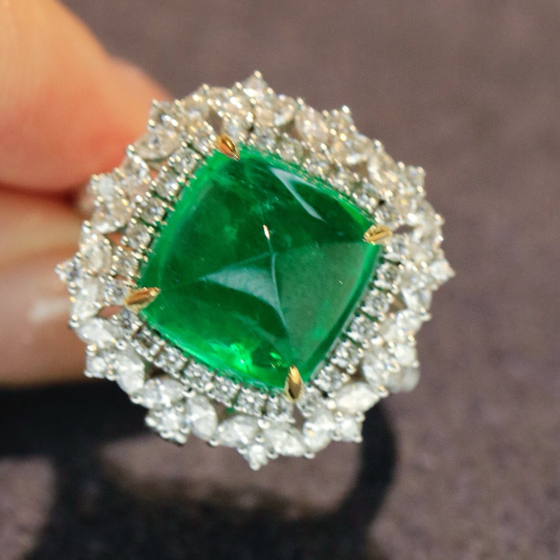 14k Gold 8.88 Ctw Natural Emerald & Diamond Ring/pendant( Without Chain ): Ref:231001149 // gold content:14k gold // ring size:7. 25us // // main gemstone:emerald // shape:suger-loaf // carat weight:7. 57ct // color:green // treatment:natural // // adjacent gemstone 2 : diam