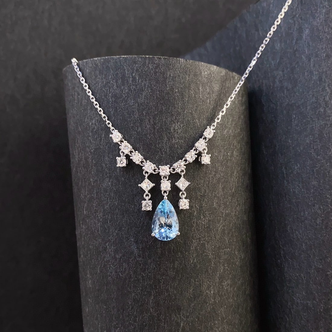 14k Gold 2.10 Ctw Natural Aquamarine & Diamond Necklace: Ref:231001151 // gold content:14k gold // main gemstone:aquamarine // shape:pear // carat weight:1. 28ct // color:blue // treatment:natural // // adjacent gemstone 2 : diamond // shape:multiply //