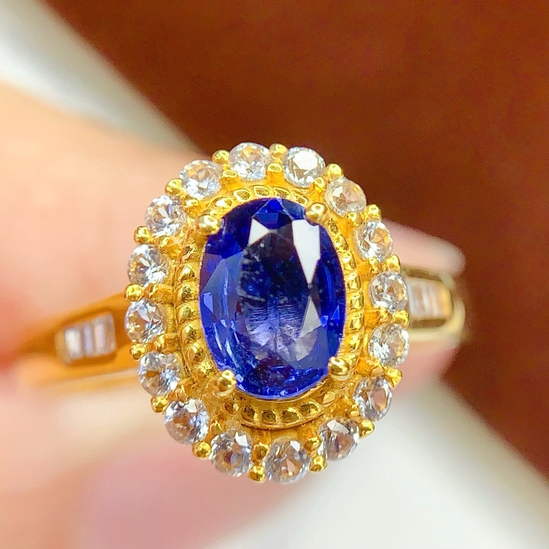 14k Gold 1.10 Ct Natural Sapphire & Diamond Ring: Ref:231001161 // gold content:14k gold // ring size:7. 25us // // main gemstone:sapphire // shape:oval // carat weight:1. 10ct // color:blue // treatment:natural // // adjacent gemstone 2 : diamond //