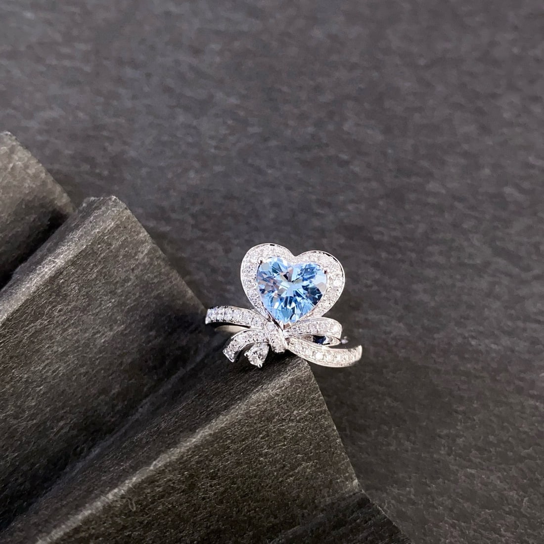 14k Gold 1.80 Ctw Natural Aquamarine & Diamond Ring: Ref:231001174 // gold content:14k gold // ring size:7. 25us // // main gemstone:aquamarine // shape:heart // carat weight:1. 42ct // color:blue // treatment:natural // // adjacent gemstone 2 :