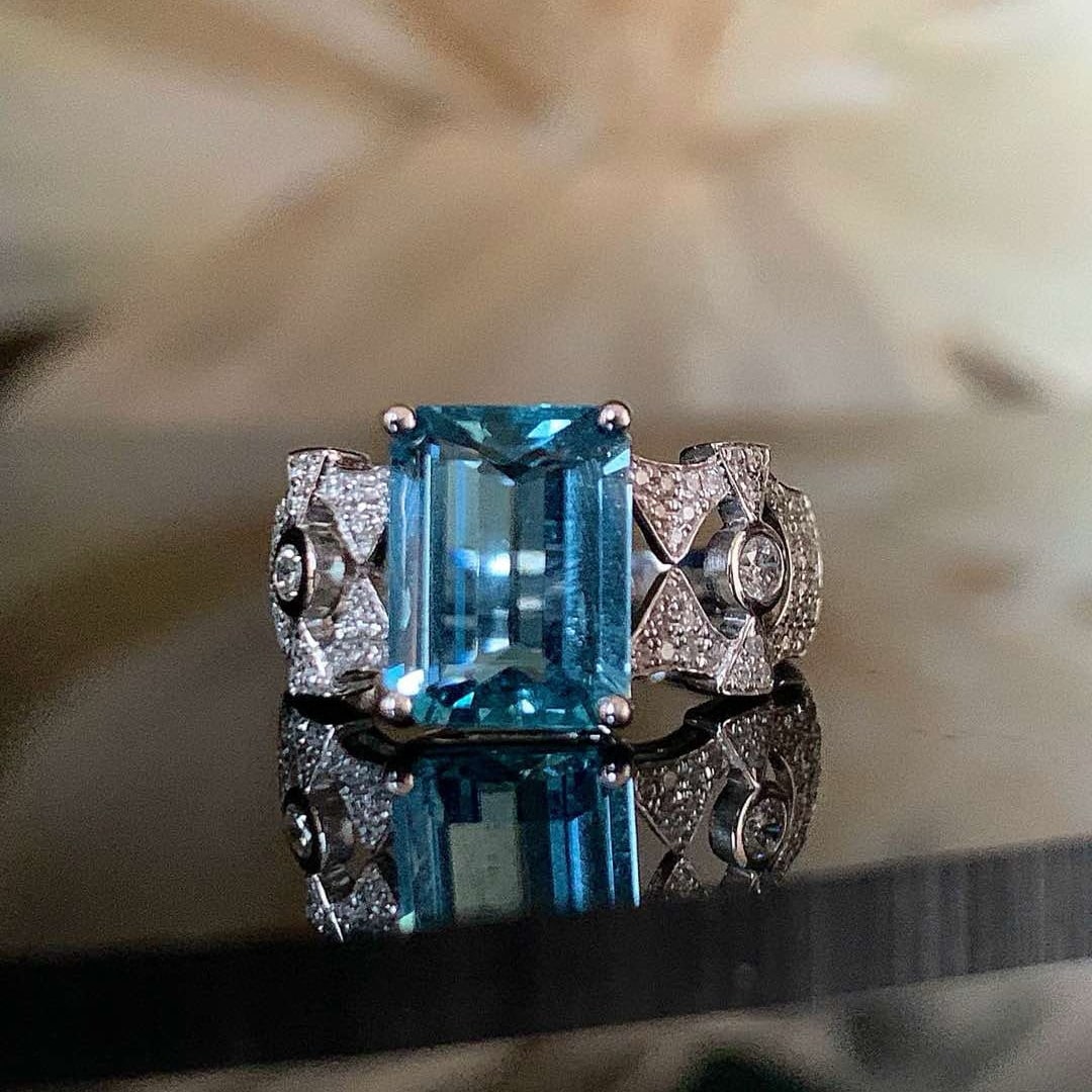 14k Gold 2.43 Ct Natural Aquamarine & Diamond Ring: Ref:231001178 // gold content:14k gold // ring size:7. 25us // // main gemstone:aquamarine // shape:octagonal // carat weight:2. 43ct // color:blue // treatment:natural // // adjacent gemstone 2 :