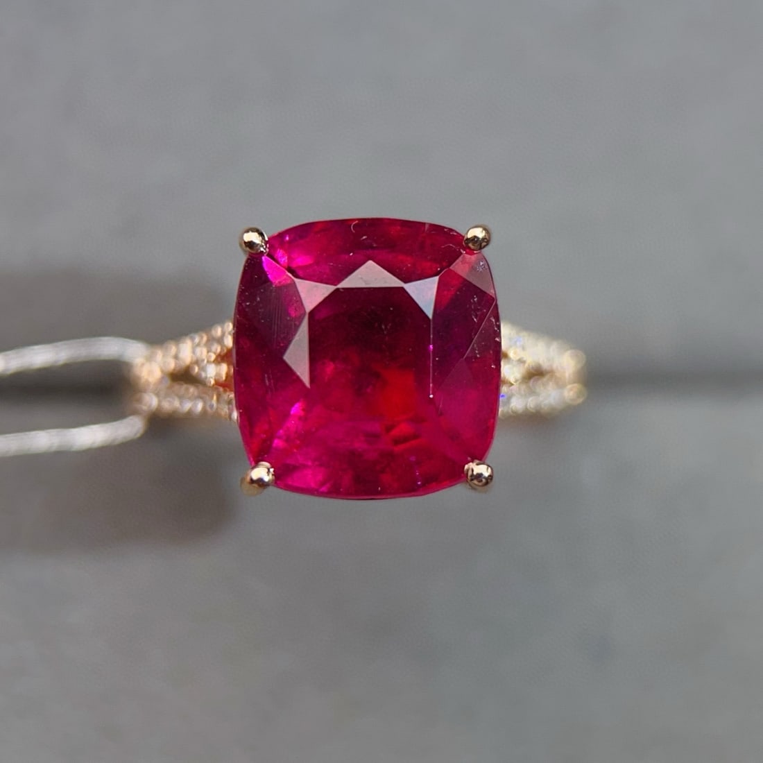 14k Gold 5.80 Ctw Natural Tourmaline & Diamond Ring: Ref:231001184 // gold content:14k gold // ring size:7. 25us // // main gemstone:tourmaline // shape:cushion // carat weight:5. 65ct // color:red // treatment:natural // // adjacent gemstone 2 :
