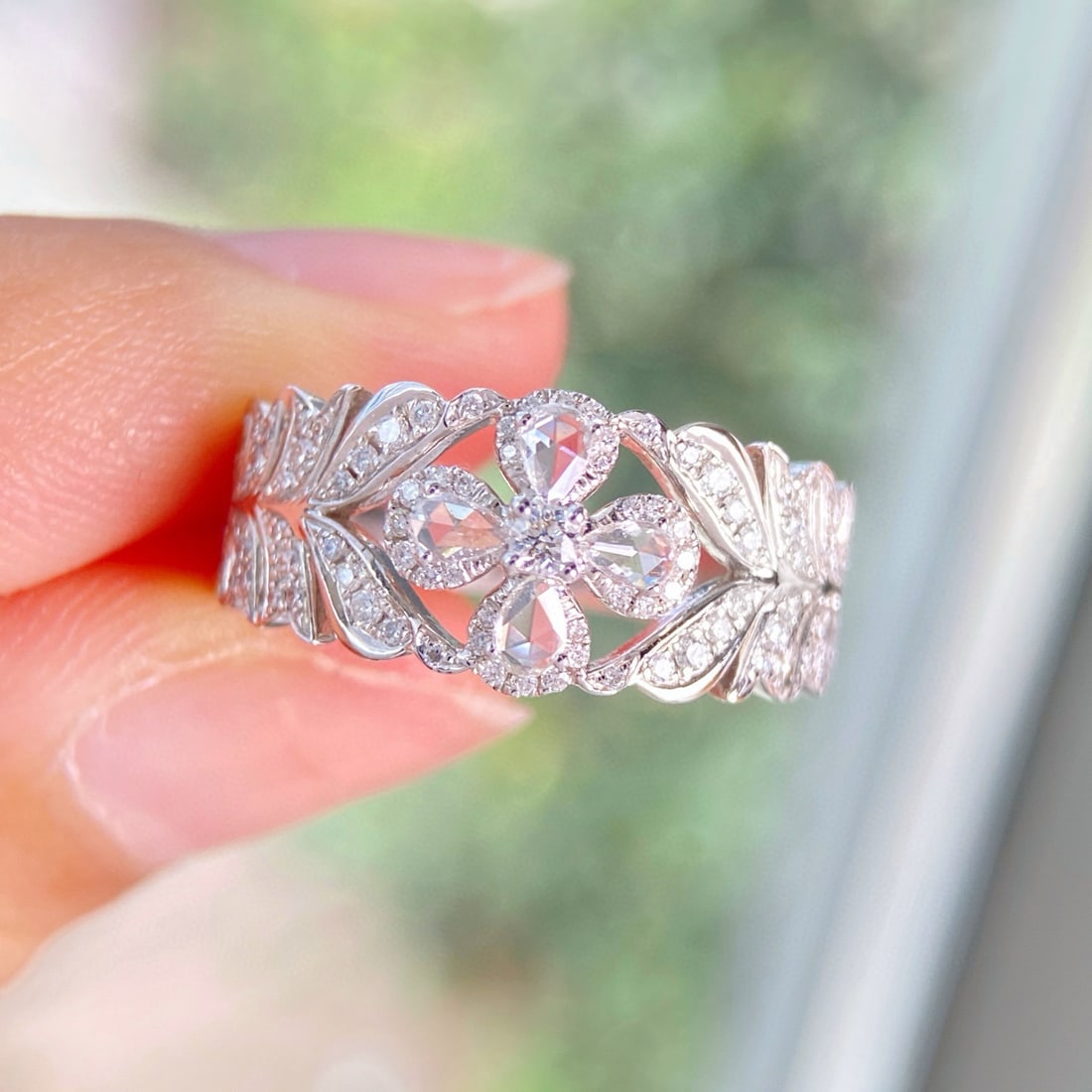 14k Gold 0.46 Ct Natural H Diamond Ring: Ref:231001187 // gold content:14k gold // ring size:7. 25us // // main gemstone:diamond // shape:multiply // carat weight:0. 46ct // clarity grade:vs-si // color:h // treatment:natural // Condition: