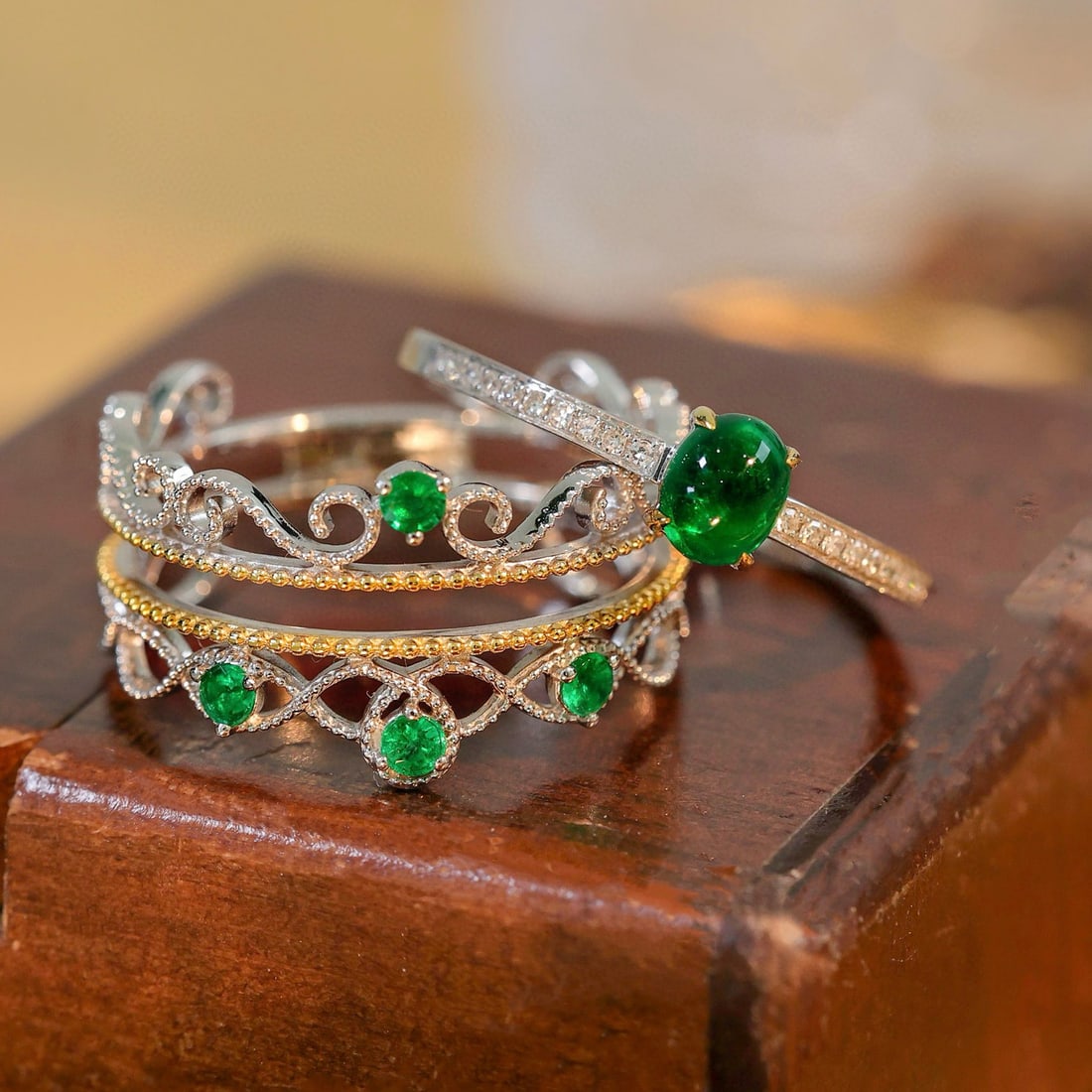 14k Gold 0.37 Ctw Natural Emerald & Diamond Ring: Ref:231001189 // gold content:14k gold // ring size:7. 25us // // main gemstone:emerald // shape:oval // carat weight:0. 31ct // color:green // treatment:natural // // adjacent gemstone 2 : diamond