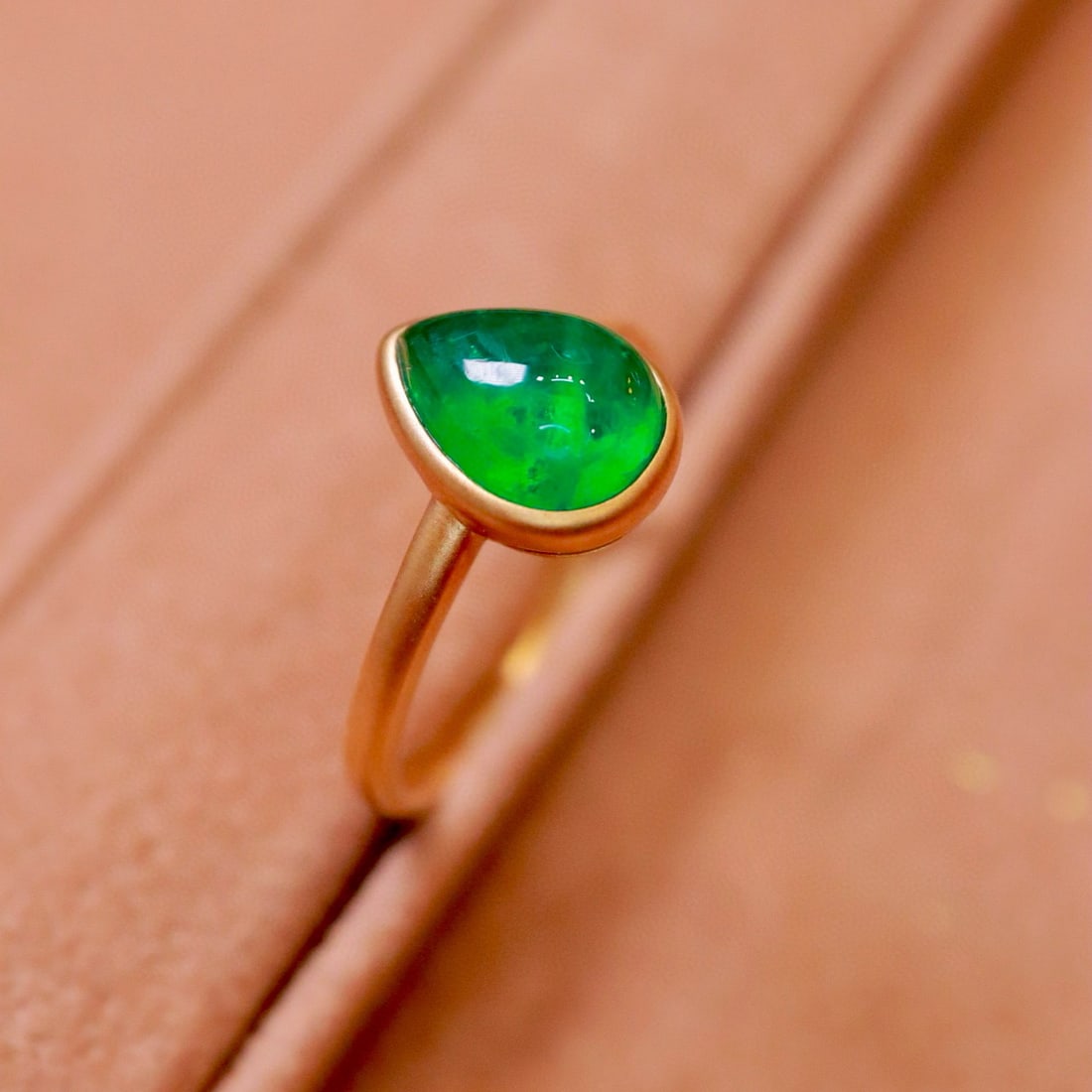 14k Gold 1.73 Ct Natural Emerald Ring - 2