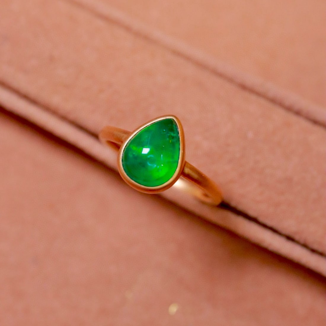 14k Gold 1.73 Ct Natural Emerald Ring - 5