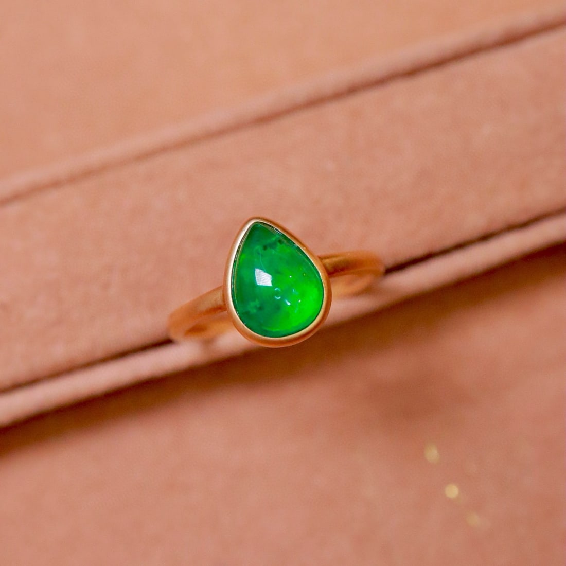 14k Gold 1.73 Ct Natural Emerald Ring - 6