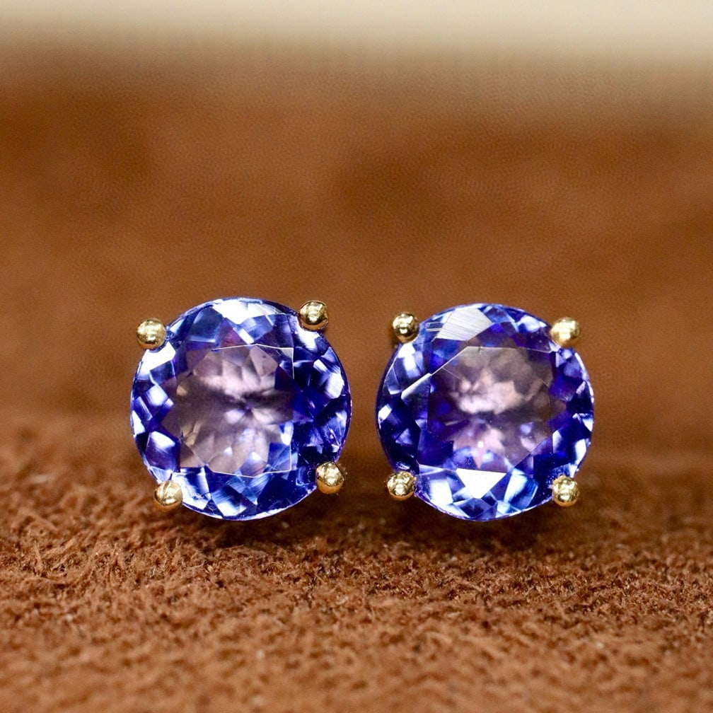 14k Gold 1.5 Ct Natural Tanzanite Earrings: Ref:231001212 // gold content:14k gold // main gemstone:tanzanite // shape:round // carat weight:1. 5ct // color:blue // treatment:natural // cut grade:g // Condition: New Low Estimate: 1100.00 High E