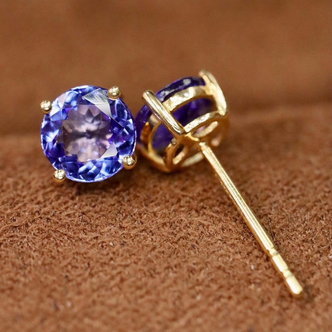 14k Gold 1.5 Ct Natural Tanzanite Earrings - 2