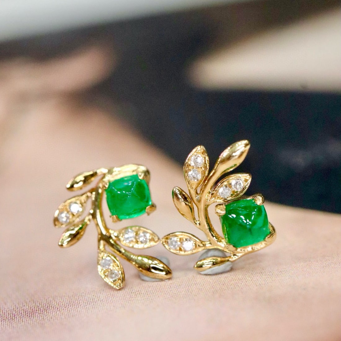 14k Gold 0.40 Ctw Natural Emerald & Diamond Earrings - 2