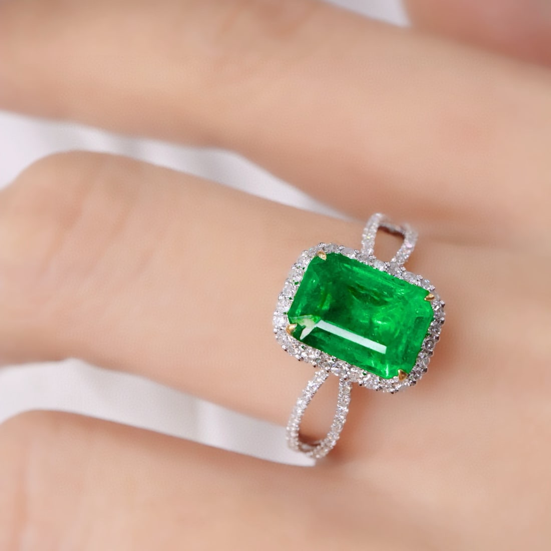 14k Gold 2.45 Ctw Natural Emerald & Diamond Ring - 4