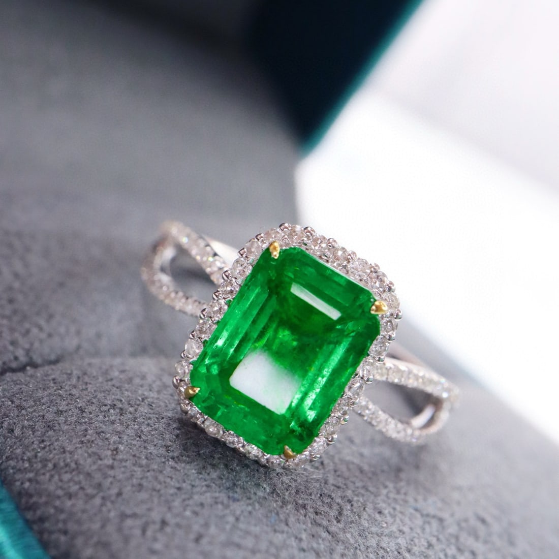 14k Gold 2.45 Ctw Natural Emerald & Diamond Ring - 6