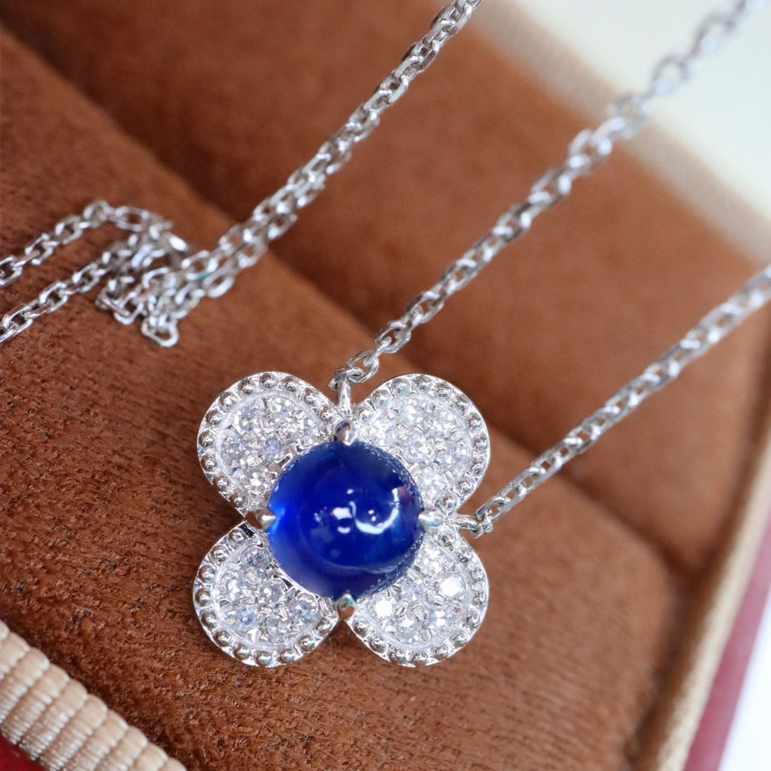 14k Gold 0.92 Ctw Natural Sapphire & Diamond Necklace: Ref:231001225 // gold content:14k gold // main gemstone:sapphire // shape:round // carat weight:0. 8ct // color:blue // treatment:natural // // adjacent gemstone 2 : diamond // shape:round // carat