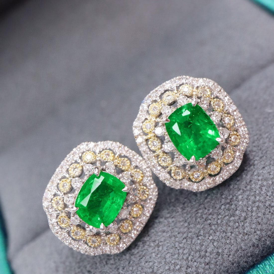 14k Gold 1.65 Ctw Natural Emerald & Diamond Earrings - 3