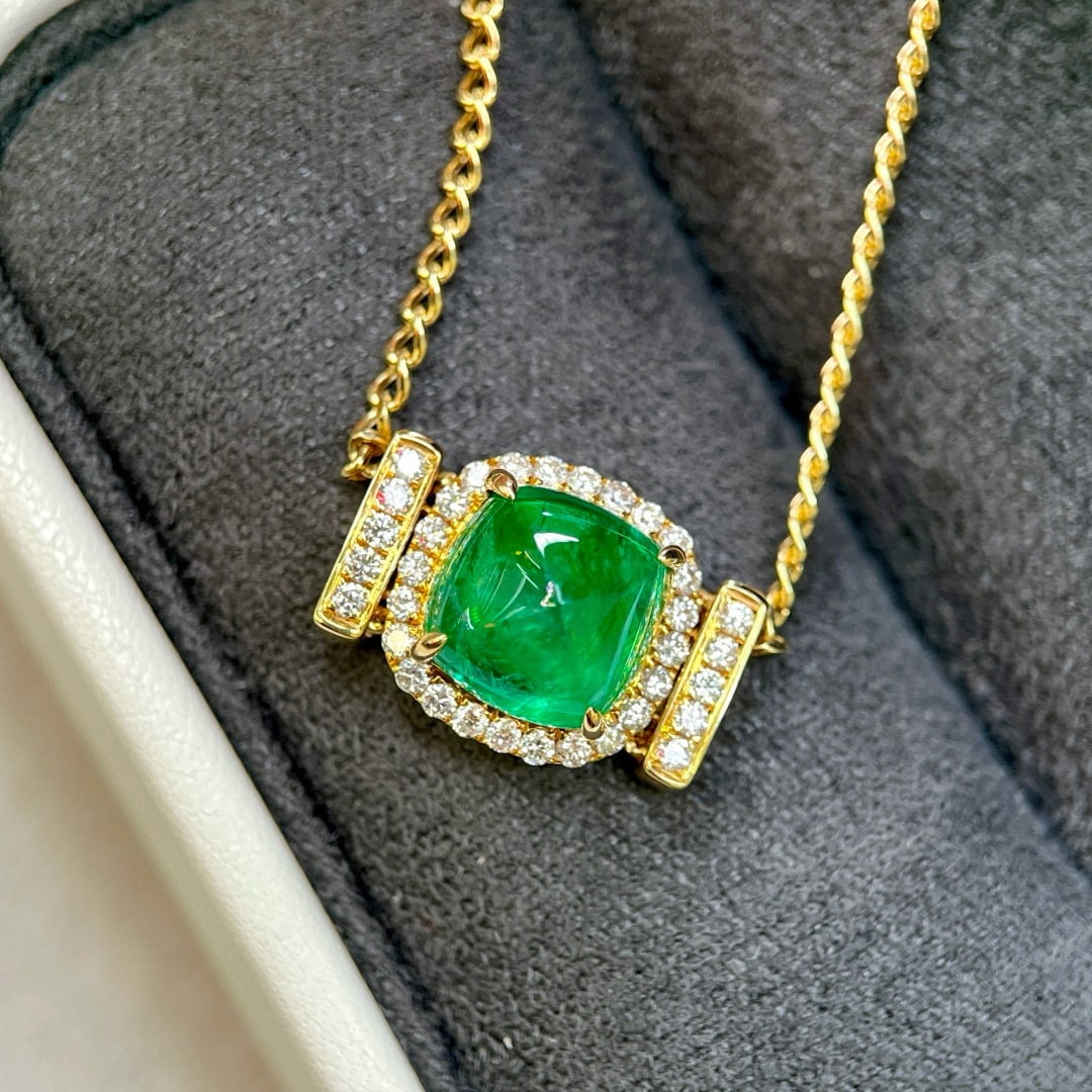 14k Gold 4.34 Ctw Natural Emerald & Diamond Necklace: Ref:231001234 // gold content:14k gold // main gemstone:emerald // shape:suger-loaf // carat weight:4ct // color:green // treatment:natural // // adjacent gemstone 2 : diamond // shape:round // carat