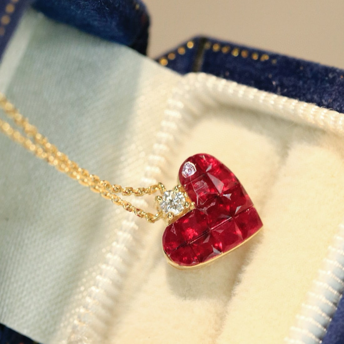 14k Gold 1.12 Ctw Natural Ruby & Diamond Necklace: Ref:231001242 // gold content:14k gold // main gemstone:ruby // shape:heart // carat weight:1. 08ct // color:red // treatment:natural // // adjacent gemstone 2 : diamond // shape:round // carat