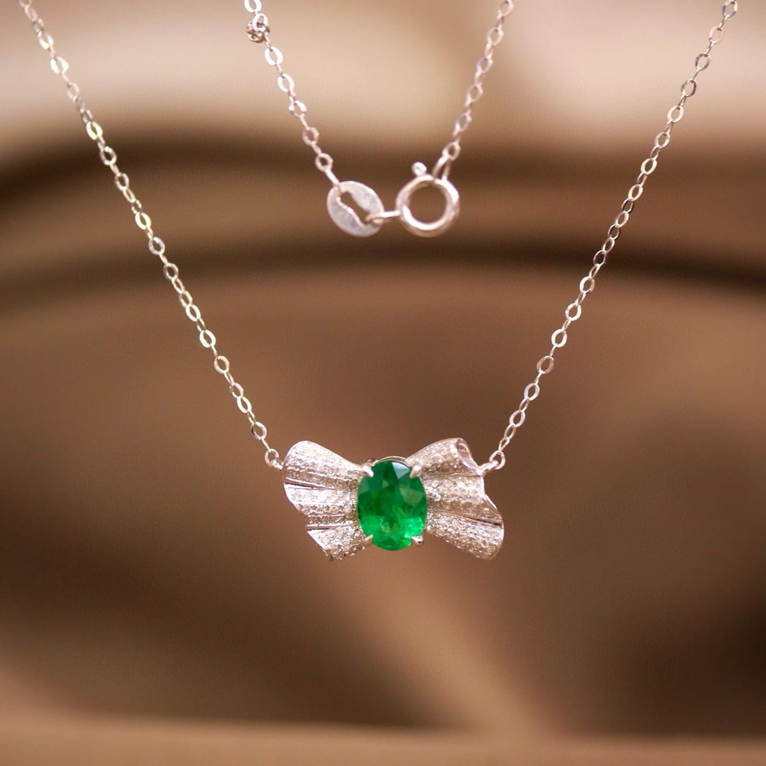 14k Gold 0.75 Ct Natural Emerald & Diamond Necklace: Ref:231001252 // gold content:14k gold // main gemstone:emerald // shape:oval // carat weight:0. 75ct // color:green // treatment:natural // // adjacent gemstone 2 : diamond // shape:round // clarity