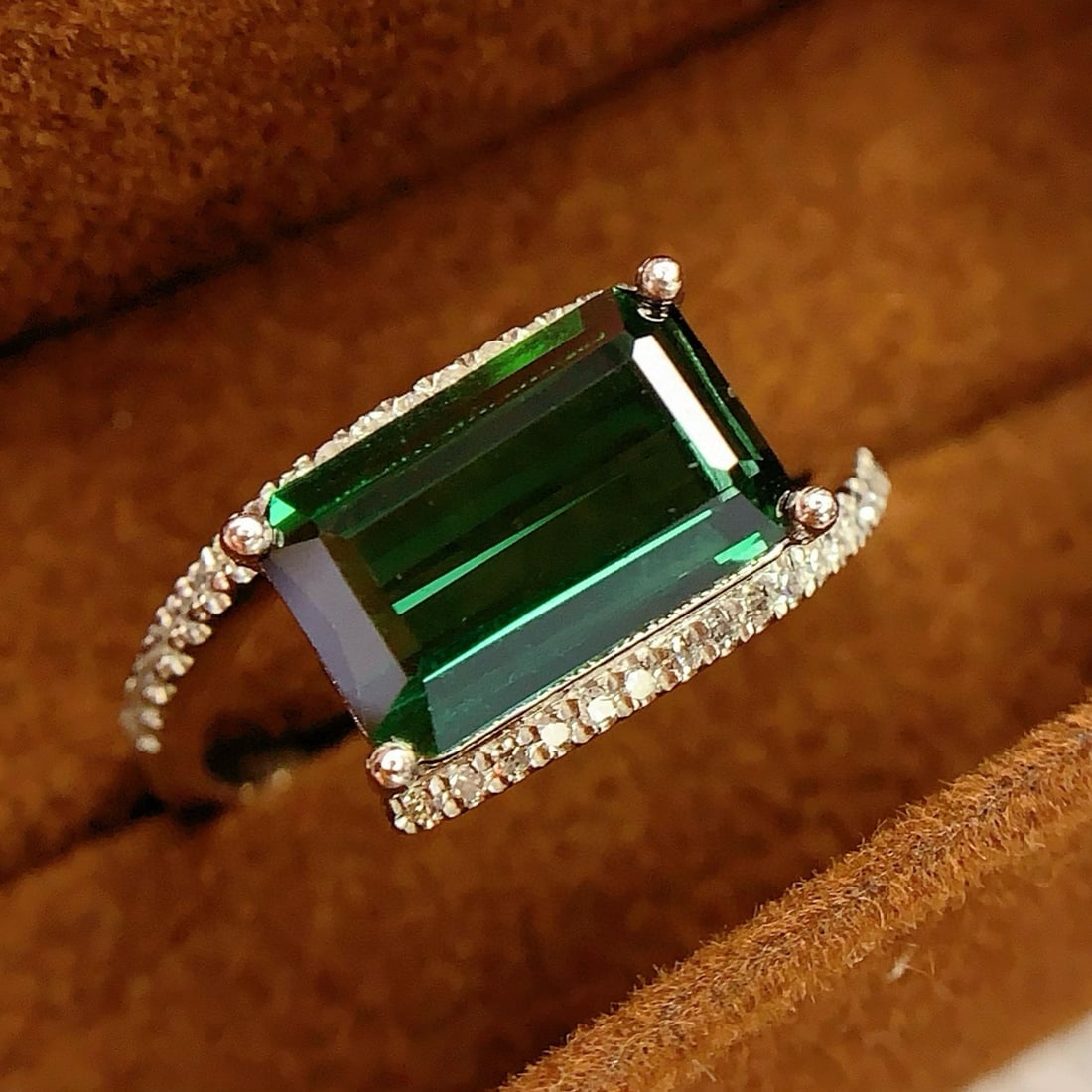 14k Gold 3 Ct Natural Tourmaline & Diamond Ring: Ref:231001257 // gold content:14k gold // ring size:8us // // main gemstone:tourmaline // shape:octagonal // carat weight:3ct // color:green // treatment:natural // // adjacent gemstone 2 : diamond
