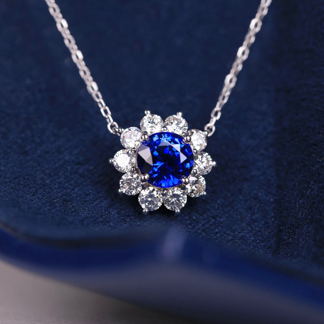 14k Gold 1.47 Ctw Natural Sapphire & Diamond Necklace: Ref:231002018 // gold content:14k gold // main gemstone:sapphire // shape:round // carat weight:1. 06ct // color:royal blue // treatment:natural // cut grade:g // // adjacent gemstone 2 : diamond //