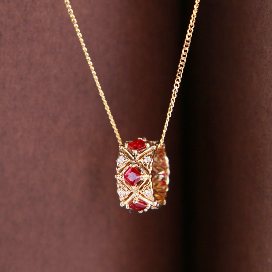 14k Gold 0.41 Ctw Natural Ruby & Diamond Pendant( Without Chain ): Ref:231002022 // gold content:14k gold // main gemstone:ruby // shape:princess // carat weight:0. 36ct // color:pigeonblood red // treatment:natural // // adjacent gemstone 2 : diamond // shape:round