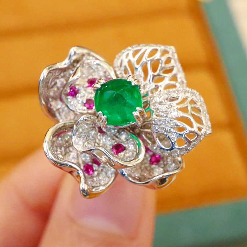 14k Gold 1.97 Ctw Natural Emerald & Diamond Ring: Ref:231002026 // gold content:14k gold // ring size:7. 25us // // main gemstone:emerald // shape:suger-loaf // carat weight:1. 20ct // color:muzo green // treatment:natural // // adjacent gemstone 2 :