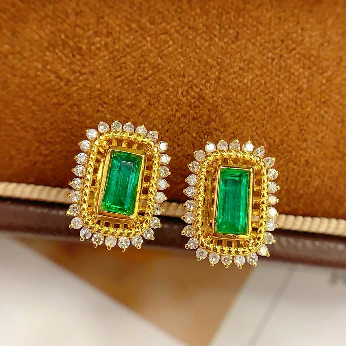 14k Gold 1.2 Ct Vivid Green Natural Emerald & Diamond Earrings - 3