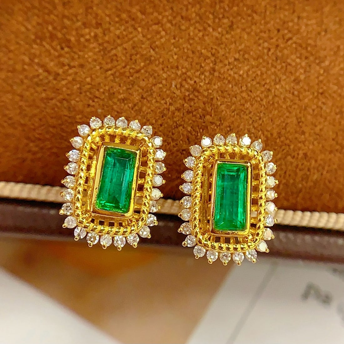 14k Gold 1.2 Ct Vivid Green Natural Emerald & Diamond Earrings - 6