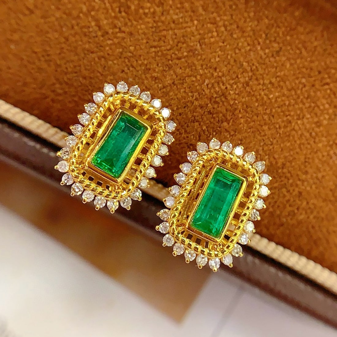 14k Gold 1.2 Ct Vivid Green Natural Emerald & Diamond Earrings - 7