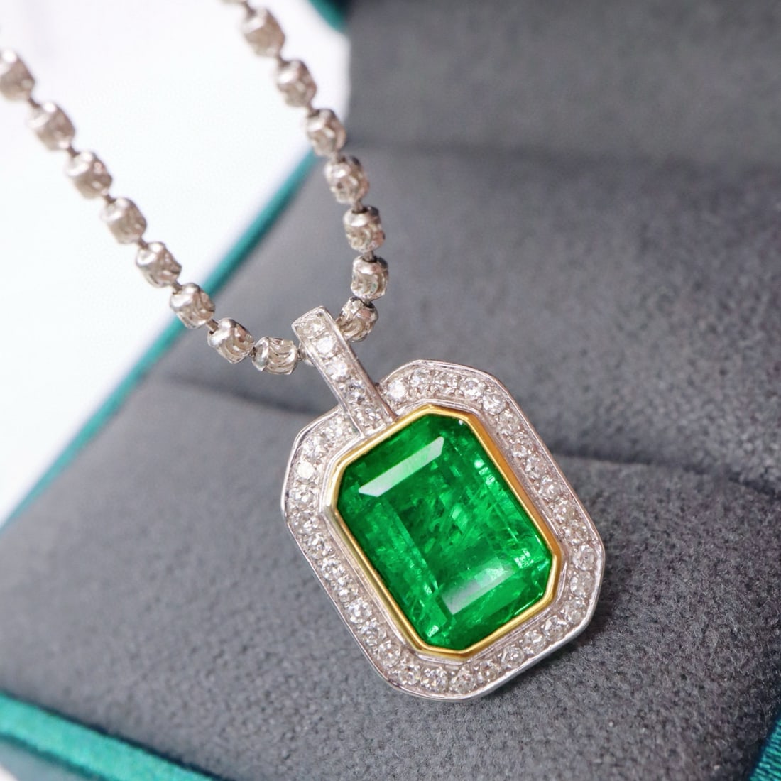 14k Gold 2.09 Ctw Vivid Green Natural Emerald & Diamond Pendant( Without Chain ) - 3