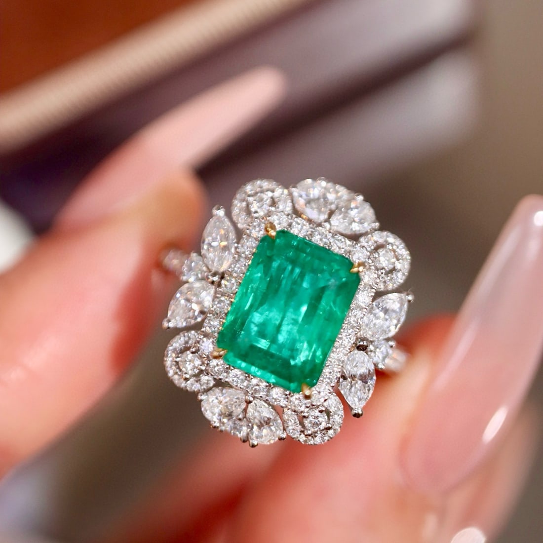 14k Gold 3.73 Ctw Vivid Green Natural Emerald & Diamond Ring: Ref:231002066 // gold content:14k gold // ring size:7. 25us // // main gemstone:emerald // shape:octagonal // carat weight:2. 52ct // color:vivid green // treatment:natural // // adjacent gemstone 2 :