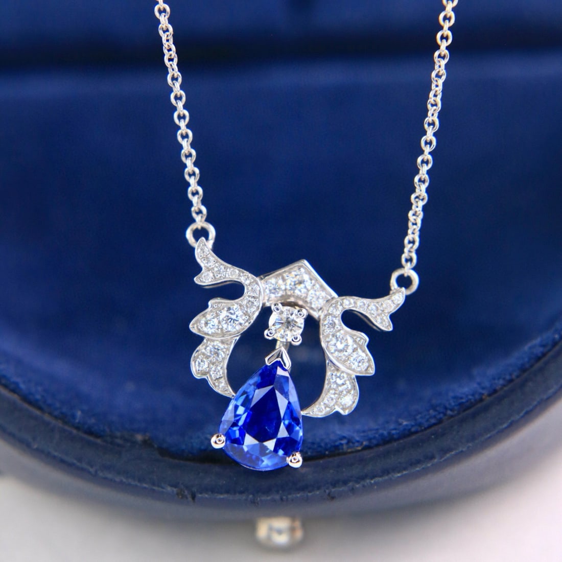 14k Gold 1.33 Ctw Natural Sapphire & Diamond Necklace: Ref:231002072 // gold content:14k gold // main gemstone:sapphire // shape:pear // carat weight:1. 14ct // color:cornflower blue // treatment:natural // // adjacent gemstone 2 : diamond // shape:round