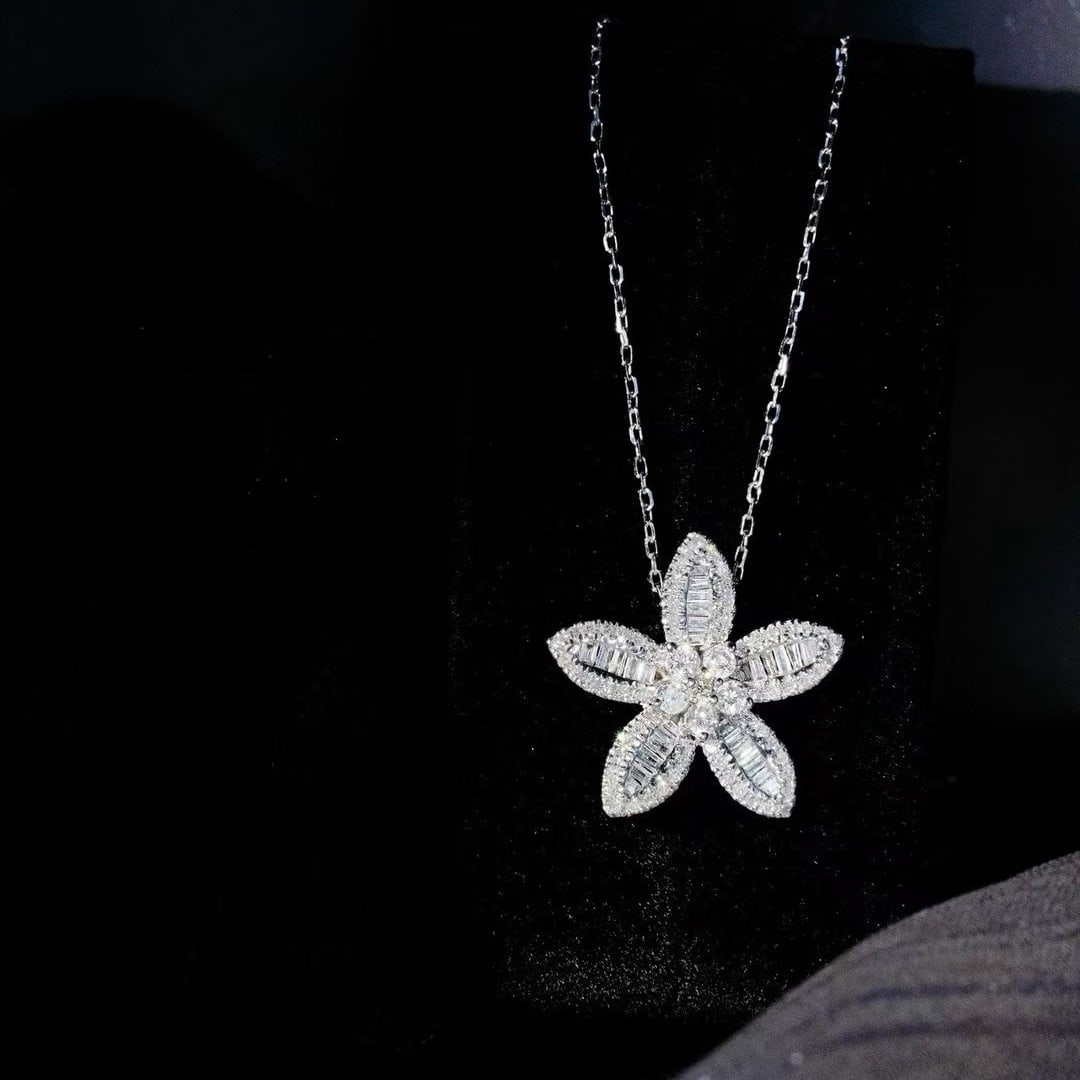 14k Gold 0.55 Ct Natural H Diamond Necklace: Ref:231002077 // gold content:14k gold // main gemstone:diamond // shape:multiply // carat weight:0. 55ct // clarity grade:vs-si // color:h // treatment:natural // Condition: New Low Estimate: